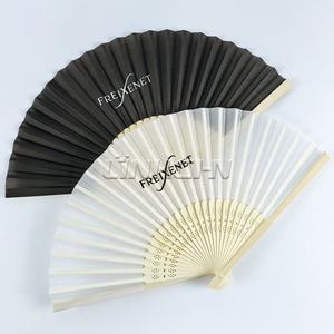 Éventail de danse en soie pliable et portable en bambou de marque personnalisée Éventails promotionnels à main avec logo peint personnalisé pour Noël du Nouvel An chinois - Product Image 5