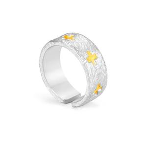 Bague croix en <span class=keywords><strong>or</strong></span> à texture martelée plaquée <span class=keywords><strong>argent</strong></span> sterling de créateur Bague croix religieuse à index unique pour homme - Product Image 3