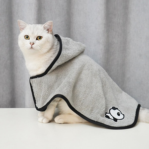 Capa de coralina para gatos, color gris, con capucha, cálida, para uso en invierno. - Product Image 1