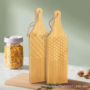 Tabla de cortar de madera personalizada, cuerpo recto, color madera natural con patrón decorativo para uso doméstico - Product Image 2