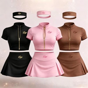 Completo da donna estivo personalizzato 3 pezzi: giacca yoga con cerniera dorata, fascia per capelli e minigonna attillata - Tuta sportiva da donna - Product Image 1