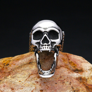 Collar con colgante de calavera yunnique de acero inoxidable para hombre, abridor de botellas, joyería de moda - Product Image 4