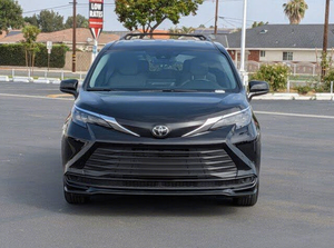 Toyota Sienna LE 8 places à traction avant, modèle 2026, d'occasion - Product Image 1
