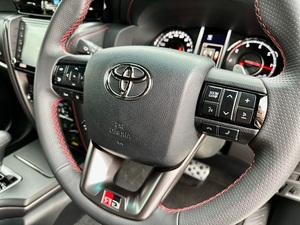 Toyota Fortuner 2020 de 7 Plazas, SUV Usado, Volante a la Derecha/Izquierda, Entrega Rápida Disponible para la Venta - Product Image 4