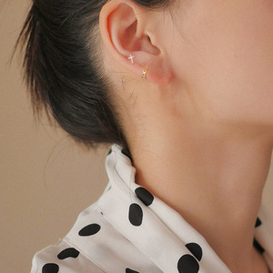 Boucles d'oreilles géométriques en argent sterling S925, croix étoile à huit branches, tendance, simples, légères et luxueuses, best-seller transfrontalier - Product Image 1