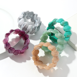 Vòng tay nữ bằng nhựa acrylic hình oval, hạt lớn kiểu retro, kiểu dáng phóng đại, sang trọng, chất liệu đá cẩm thạch giả - Product Image 4