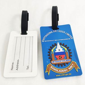 Étiquettes personnalisées en caoutchouc souple 3D avec logo et nom pour bagages/sacs à main, avec boucle en plastique, vente en gros - Product Image 4