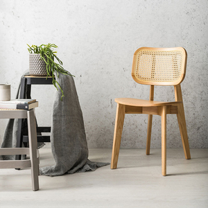 Sedia da Pranzo Scandinava <span class=keywords><strong>in</strong></span> <span class=keywords><strong>Legno</strong></span> Massello con Schienale <span class=keywords><strong>in</strong></span> Rattan - Finiture <span class=keywords><strong>in</strong></span> <span class=keywords><strong>Legno</strong></span> Scuro, Sedia Laterale <span class=keywords><strong>per</strong></span> <span class=keywords><strong>Cucina</strong></span>, Casa e Ristorante - Product Image 3