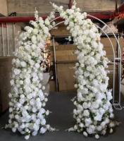 Arche de fleurs en corne de taureau rose moderne, décoration de scène de mariage avec des ornements de fleurs artificielles