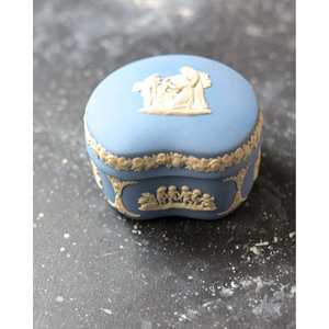 Collection de boîtes à bijoux Wedgwood England Classic Blue Jasperware, différentes formes - Product Image 5