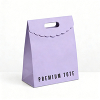 Schöne Luxus-Einkaufstasche mit Bedrucktem Logo und Ausgestanzten Griffen in Rosa für Geschenke und Kosmetikverpackungen