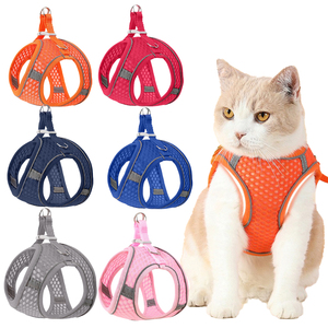 HIPHOPPET スタイリッシュな猫用ハーネスベスト リーシュセット 猫用アスレチックスタイル ソリッドカラー ポリエステルハーネス 反射アクセント クイックリリース - Product Image 1