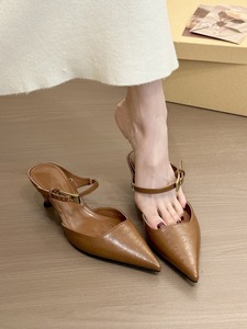 <span class=keywords><strong>Sandalias</strong></span> de Tacón Bajo con Punta en Pico y Tira Trasera, Detalles en Cuero Liso, Minimalistas y Elegantes para Oficina, para <span class=keywords><strong>Mujer</strong></span>, Venta al Por Mayor - Product Image 2