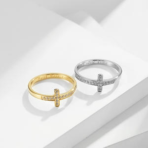 Anillo de Cruz de Diamantes, Acero Dorado, Corte Brillante Redondo, Joyería de Compromiso Unisex, Grabado con Fe, Esperanza y Amor - Product Image 2