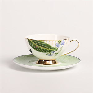 La <span class=keywords><strong>tazza</strong></span> di <span class=keywords><strong>tè</strong></span> del caffè della decalcomania floreale di lusso moderna di nozze mette l'insieme di <span class=keywords><strong>tè</strong></span> del caffè della porcellana dell'osso per i regali - Product Image 5
