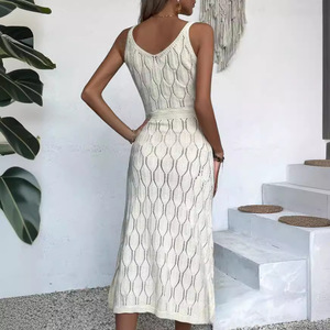 Vestido de tirantes de punto sexy con espalda descubierta y diseño hueco transparente de color liso para mujer, ideal para vacaciones, nueva colección primavera-verano. - Product Image 2