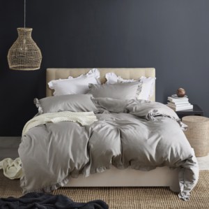 Ensemble <span class=keywords><strong>de</strong></span> housse <span class=keywords><strong>de</strong></span> couette et taies d'oreiller blancs <span class=keywords><strong>de</strong></span> style farmhouse avec élégantes volants plissés, doux, qualité hôtelière, 3 pièces - Product Image 6