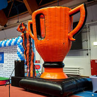 Trophée gonflable géant réaliste de la parade du championnat, montrez vos sponsors d'événement et votre marque avec des répliques de produits gonflables