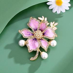 Broches de Cristal con Flores, Modernos y Elegantes, Botones de Diamantes de Imitación, Aleación Chapada en Oro, Personalizados, Unisex, para Uso Diario, Regalo de Boda, Fiesta - Product Image 3