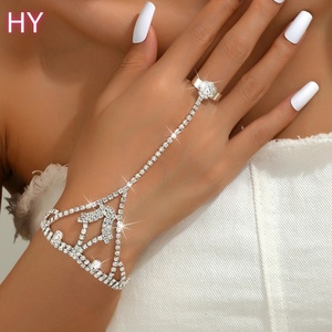 Bracelet à clous de style bohème, sexy et brillant, pour femme, motif gant, tendance transfrontalière Europe et Amérique - Product Image 1