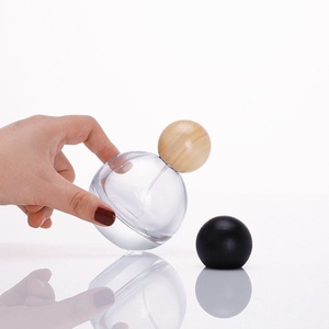 Fourniture de 30ml de bouteille de parfum en verre Baynet d'huile de parfum vide avec couvercle en forme de boule de bois de forme carrée et ronde pour la pulvérisation - Product Image 3