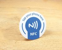 Épinglette programmable RFID intelligente NFC PIN Football NFL (Conférence Nationale de Football) en émail étanche NTAG213 – Cadeau