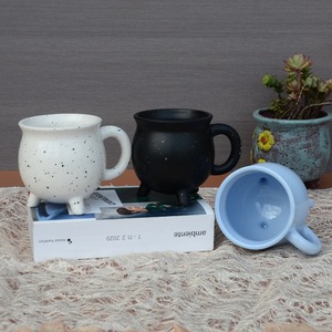 GZYSL Factory custom drink tea coffee cup Giftware witches brew tazza in ceramica nera bianco rosa blu <span class=keywords><strong>strega</strong></span> calderone tazza smerigliata - Product Image 4