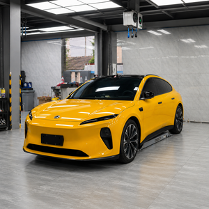 Vinilo para autos PET color amarillo girasol, alto brillo, con tecnología de liberación de aire, autoadhesivo, para revestimiento completo de vehículos, película de vinilo que cambia de color en rollo. - Product Image 1