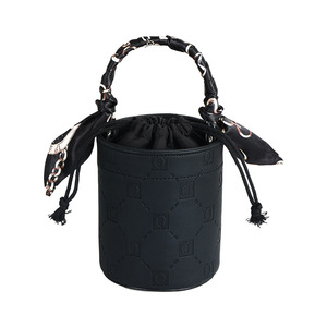 etc. Organisateur de maquillage en forme de seau, motif lettres noires, collection Printemps 2025, grande capacité, sac de rangement cosmétique portable avec fermeture éclair - Product Image 1