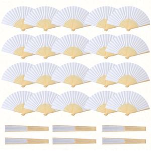Éventail en bambou pour mariage à la plage - Motifs floraux tropicaux et noms personnalisés - Product Image 1