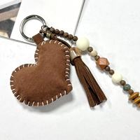 Mini breloque cœur mignonne en similicuir PU, avec pompon perlé et cordon tressé, utilisable comme porte-clés, sangle pour étui de téléphone ou pendentif créatif pour sac à dos