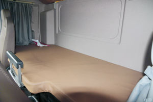 Heavy-Duty Dongfeng Tianlong Diesel Cold Chain Hauler with 9.4m Cargo <b>Box</b> for Professional Cold Chain Logistics - Product Image 5