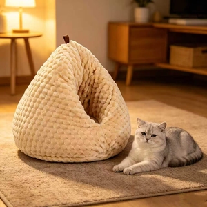 Cama para Gatos de Material PP Sólido y Cálido para Invierno, Forma Triangular, Cama Suave para Mascotas, para Gatos Pequeños, Gatitos y Cachorros - Product Image 1