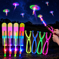 Vente en gros : Jouet lanceur de hélicoptère LED lumineux à élastique, idéal pour les fêtes en plein air et les jeux d'anniversaire pour enfants
