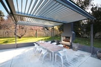 Pergola motorisée au design moderne, en aluminium, imperméable, au design personnalisé, auvent et toit à lames en aluminium