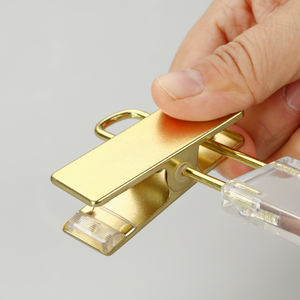 Cintres en acrylique transparent de qualité supérieure LINDON pour boutiques, photographie, magasins de robes de mariée et salles de défilés de mode - Product Image 6