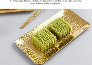 Bandeja decorativa de metal de alta resistencia con base antideslizante para servir alimentos y bebidas de forma segura u organización elegante del hogar - Product Image 4