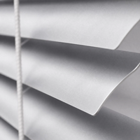 Brise-soleil réglables en alliage d'aluminium, personnalisables, fixes, pour applications hôtelières extérieures, modernes et durables, pour la ventilation.