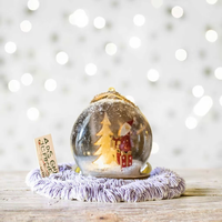 OEM ODM Décorations de Noël artisanales en résine personnalisées personnalisées Boule à neige transparente en verre avec lumière LED