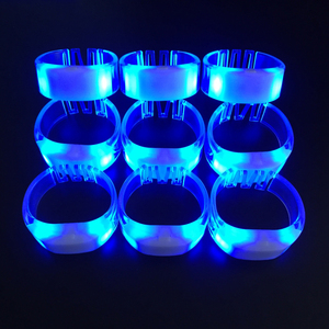 Vòng Đeo Tay Đủ Pin RGB Sáng Thay Thế Được Đèn LED Buổi Hòa Nhạc Điều Khiển Không Dây <span class=keywords><strong>Radio</strong></span> Từ Xa Dây Đeo Cổ Tay Hiển Thị - Product Image 4