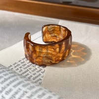 Nuevo Brazalete Ancho de Resina Acrílica con Diseño de Nicho, Brazalete Retro de Moda Color Ámbar, Joyería para Mujer