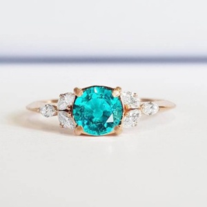 compromiso Paraiba Esmeralda y diamante con acento Marquesa inspirado en la naturaleza anillo con forma de hoja en oro plateado - Product Image 1