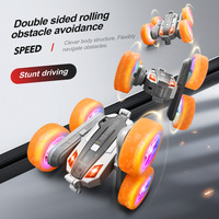 Voiture de cascades de précision 2,4 GHz avec éclairage LED, retournements aériens bilatéraux, rotation fluide à 360°, dérapages latéraux dynamiques et caméra réactive au son