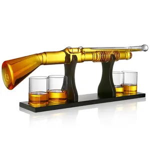Yaratıcı tasarım tabancası şekilli cam viski sürahi viski ve 4 şarap bardakları şişe seti