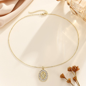 Collier avec pendentif religieux catholique représentant la Vierge Marie, zircon CZ, laiton, charme Vierge de Guadalupe - Product Image 6
