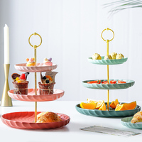 Assiette à Dessert à trois étages plateau de service de Buffet en céramique présentoir de cupcakes avec supports dorés pour fête de mariage de noël