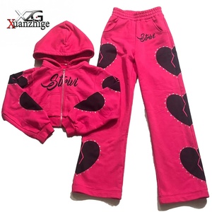 Ensemble <span class=keywords><strong>de</strong></span> survêtement 2 pièces pour <span class=keywords><strong>femme</strong></span> avec patchs Cœur Brisé, sweat à capuche court zippé orné <span class=keywords><strong>de</strong></span> strass et pantalon <span class=keywords><strong>de</strong></span> jogging large pour un style streetwear tendance - Product Image 1