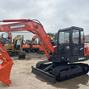 Excavatrice sur chenilles Doosan DH60 d'occasion, mini-excavatrice coréenne d'origine Doosan DH55 pour travaux de construction - Product Image 1