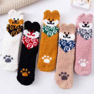 Chaussettes <span class=keywords><strong>de</strong></span> sol <span class=keywords><strong>de</strong></span> maison <span class=keywords><strong>de</strong></span> dessin animé pour femmes chaussettes <span class=keywords><strong>de</strong></span> sommeil <span class=keywords><strong>de</strong></span> lit <span class=keywords><strong>de</strong></span> Compression d'hiver confortables chaussettes <span class=keywords><strong>de</strong></span> couchage floues en velours corail <span class=keywords><strong>fantaisie</strong></span> antidérapantes - Product Image 1