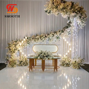 Arreglo floral para decoración de escenario de boda, forma de curva en S, arco de flores con rosas blancas y plantas verdes para eventos de boda. - Product Image 1